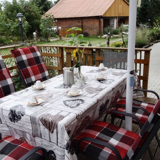 Erlebnishof Dreyer Theke Tisch aussen