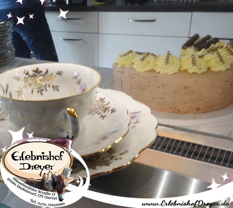 Erlebnishof Dreyer - Hofcafé Torte mit Kaffee